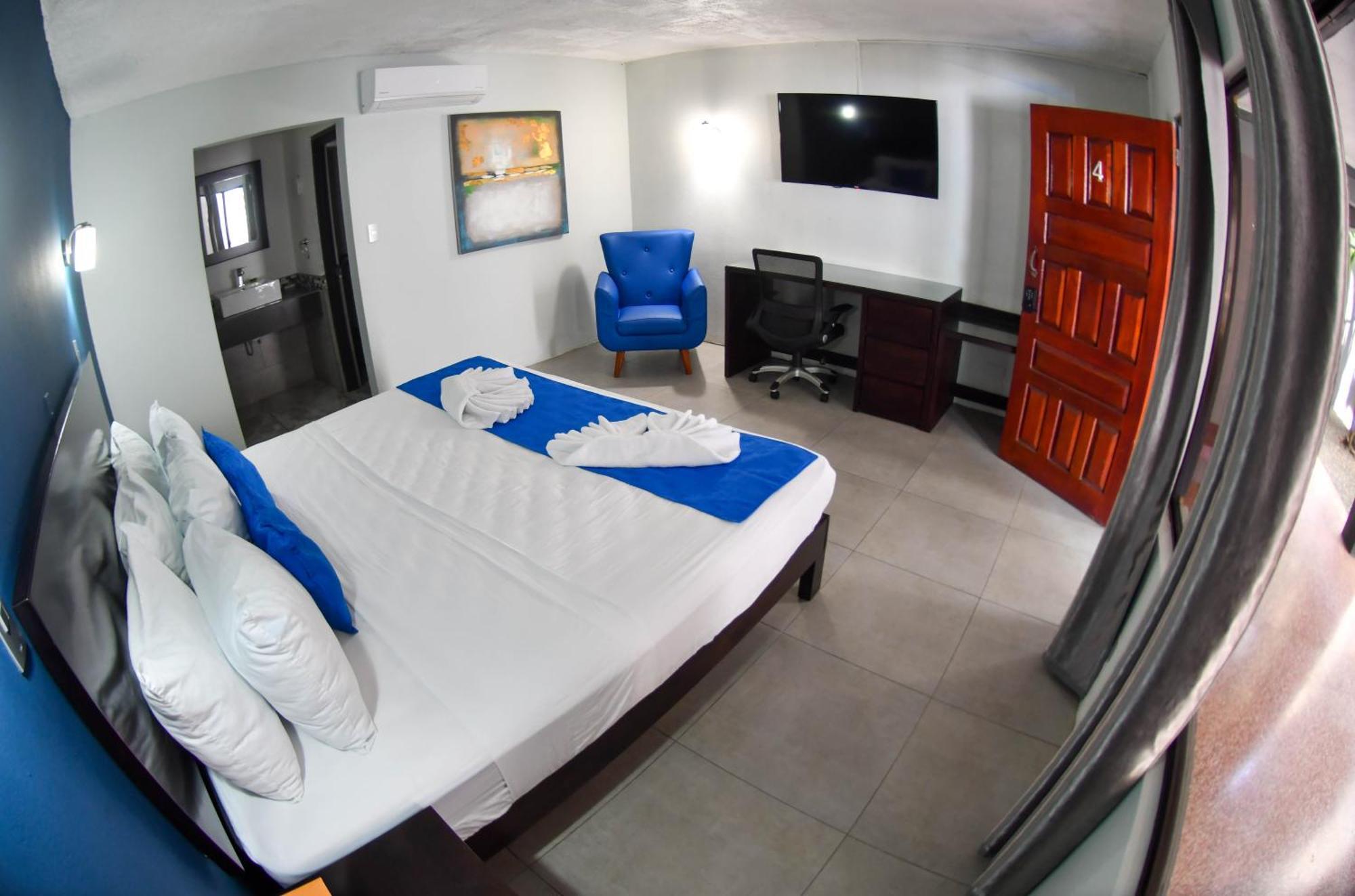 Republik Hotel, Bistro And Nightclub On Site ฆาโก ภายนอก รูปภาพ