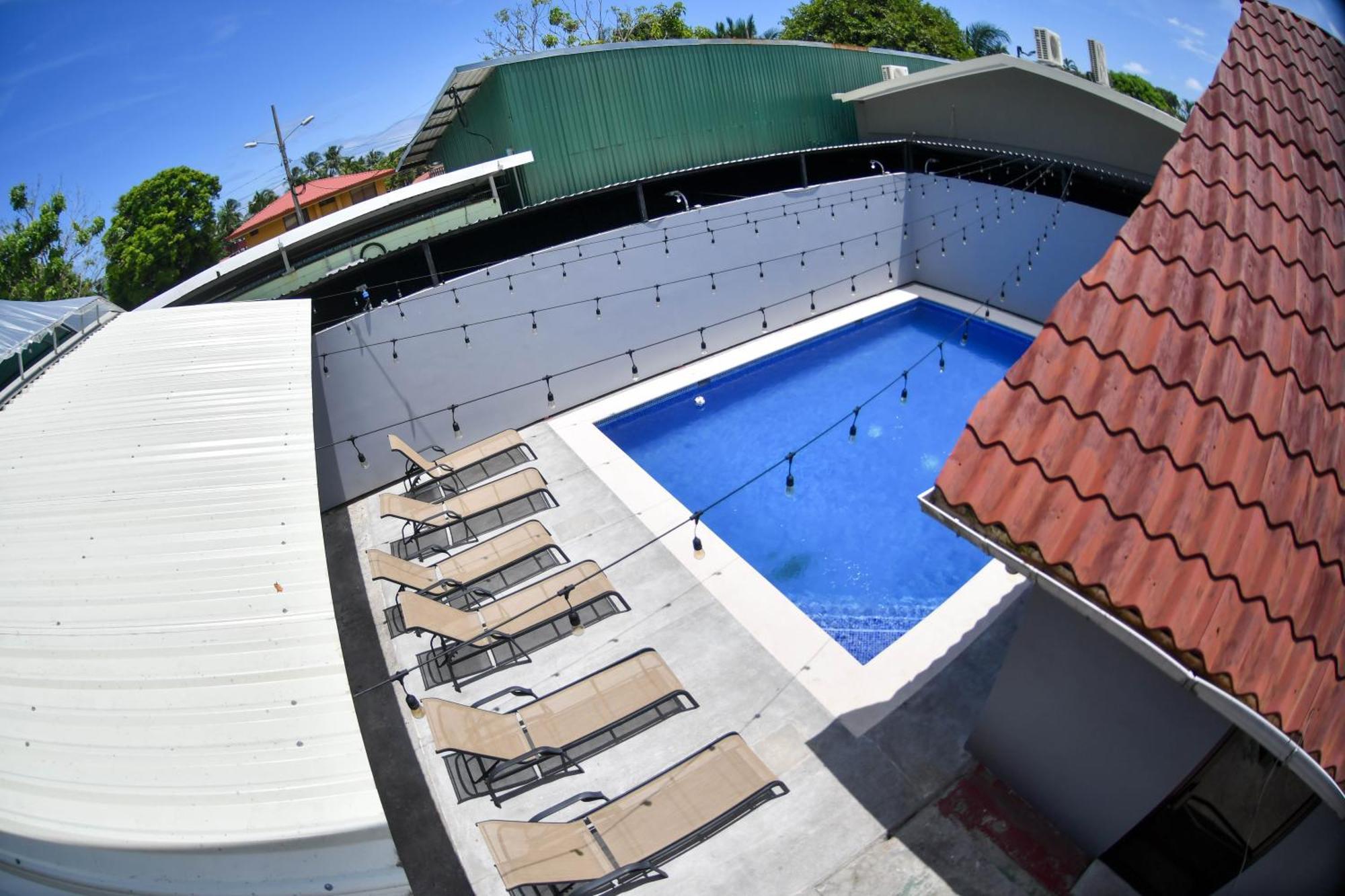 Republik Hotel, Bistro And Nightclub On Site ฆาโก ภายนอก รูปภาพ