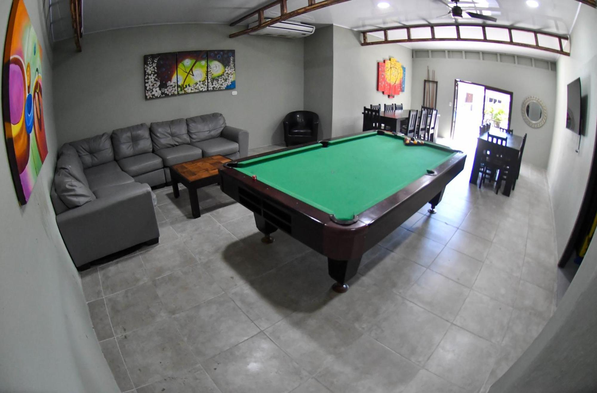Republik Hotel, Bistro And Nightclub On Site ฆาโก ภายนอก รูปภาพ