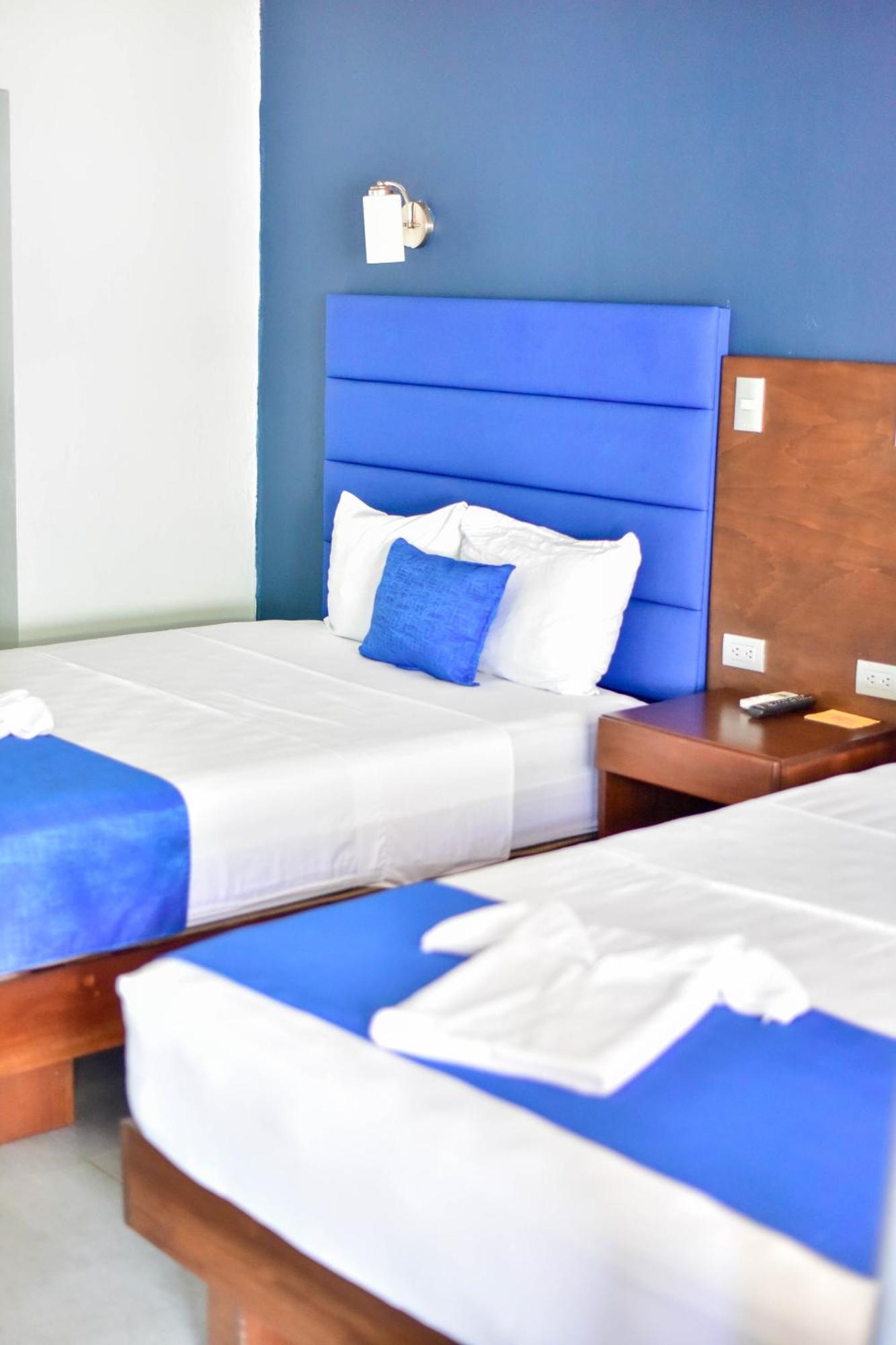 Republik Hotel, Bistro And Nightclub On Site ฆาโก ภายนอก รูปภาพ