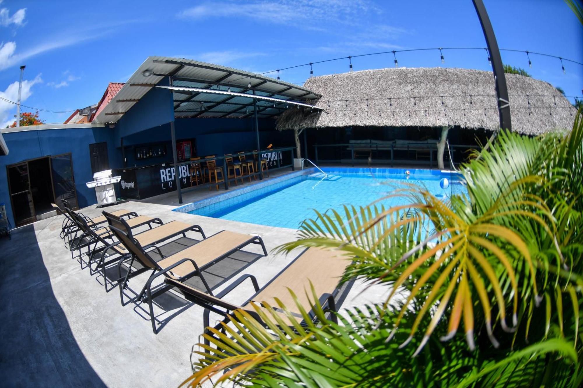Republik Hotel, Bistro And Nightclub On Site ฆาโก ภายนอก รูปภาพ