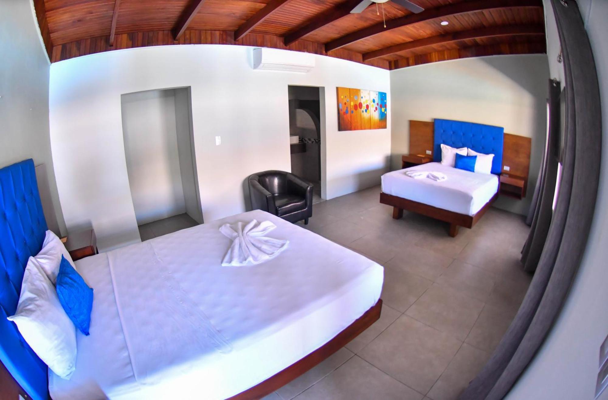 Republik Hotel, Bistro And Nightclub On Site ฆาโก ภายนอก รูปภาพ