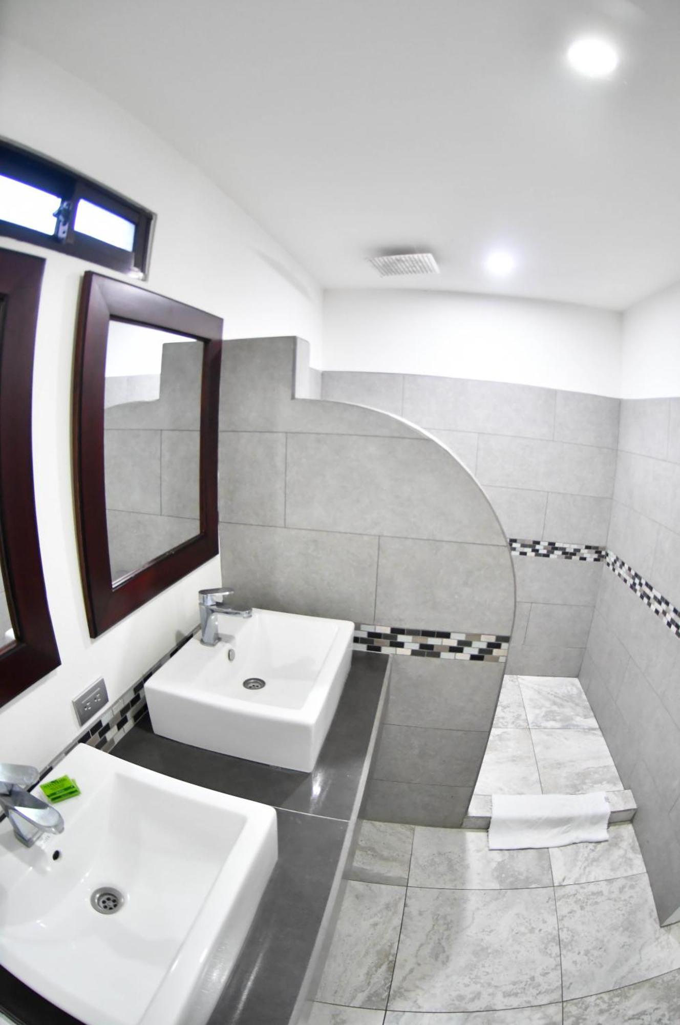 Republik Hotel, Bistro And Nightclub On Site ฆาโก ภายนอก รูปภาพ