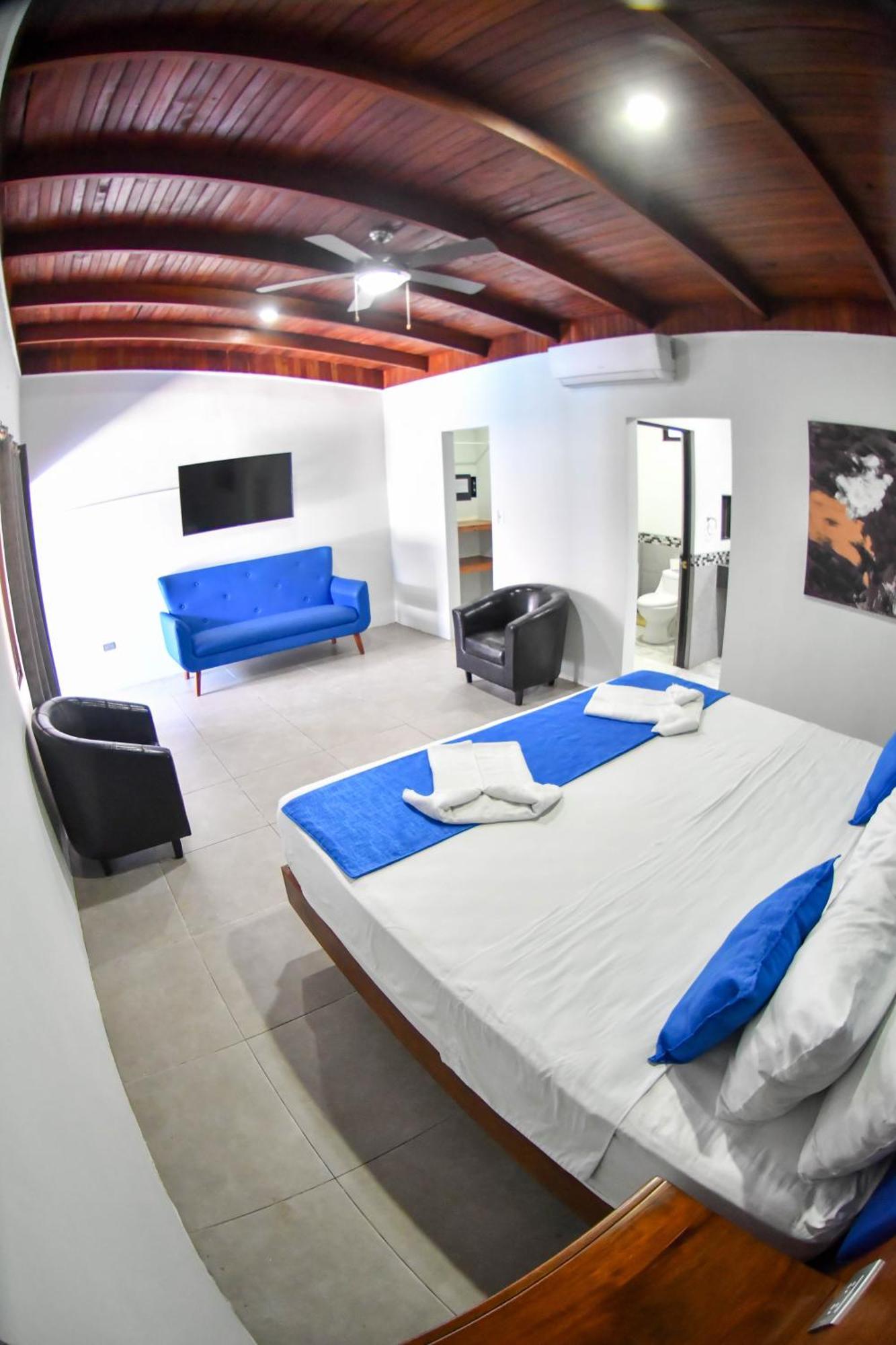 Republik Hotel, Bistro And Nightclub On Site ฆาโก ภายนอก รูปภาพ